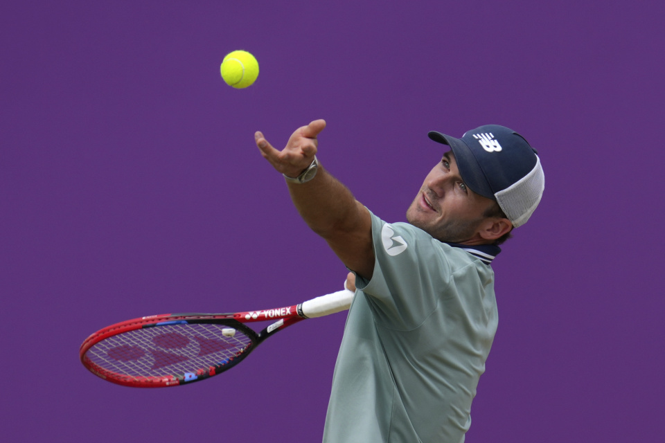 也为其贴近 也为其贴近